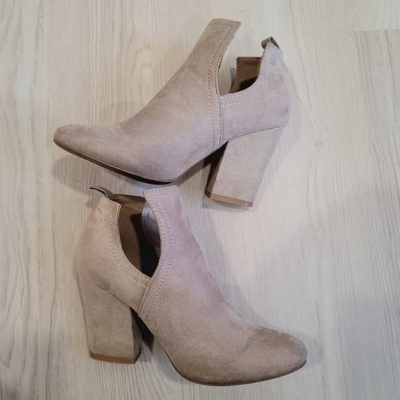 QUPID Tan Suede Ankle Booties size 5 1/2 - Picture 13 of 17